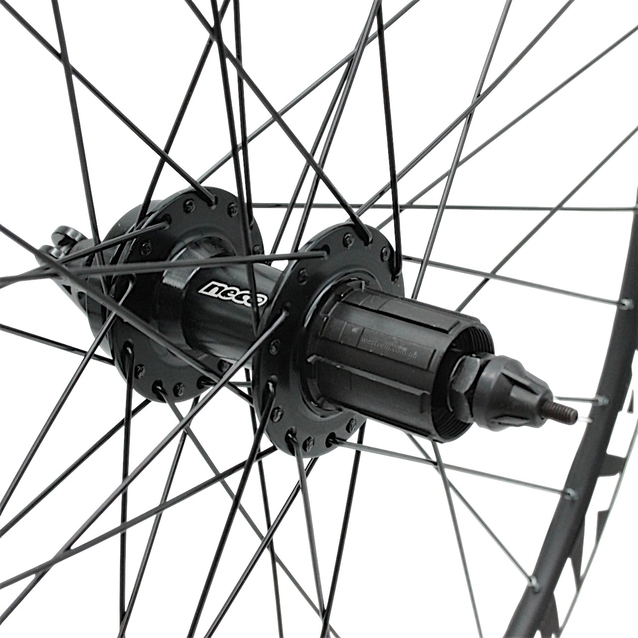 Колесо 26 зад, обід 2-ний чорний, втулка AL NECO MS37R касета (8-10S), диск 6 болтів, ексцентрик, чорна спиця (Gravity) фото westvelo.com