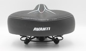 Сідло на пружинах AVANTI № 52 широке, пласм. основа чорн-біле-червоне