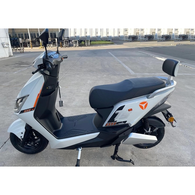 Електроскутер Yadea «T5L» 0042, двигун 1500W, акумулятор 72V 30Ah літій-залізо-фосфатний, білий, колеса 10" фото westvelo.com