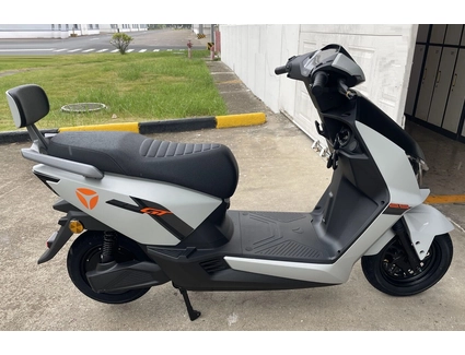 Електроскутер Yadea «GT25» 058, двигун 1400W, акумулятор 72V 23Ah графеновий, білий, колеса 10"