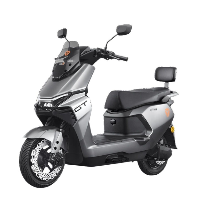 Електроскутер Yadea «GS70» 8607, двигун 2900W, акумулятор 72V 23Ah графеновий, срібний, колеса 12" фото westvelo.com