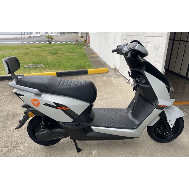 Електроскутер Yadea «GT25» 058, двигун 1400W, акумулятор 72V 23Ah графеновий, білий, колеса 10" фото westvelo.com