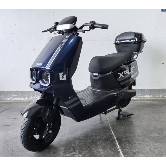 Електроскутер Corso «FLEX»  FL-384117-1 двигун 1800W, акумулятор графеновий 72V/35Ah, синій, колеса 10" + 1 ящик. акум фото westvelo.com