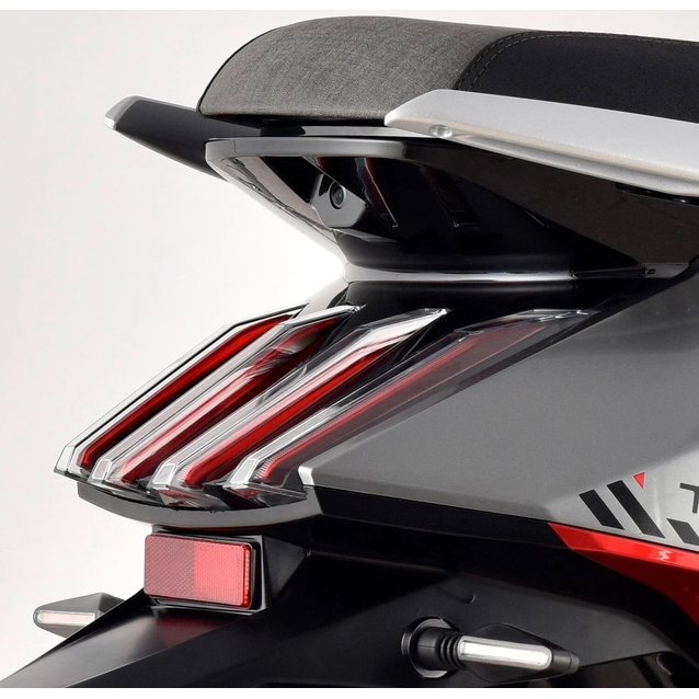 Електроскутер Tailg «S91» A01, двигун 2000W, акумулятор 72V 38Ah графеновий, білий, колеса 12" + 1 ящик. акум фото westvelo.com