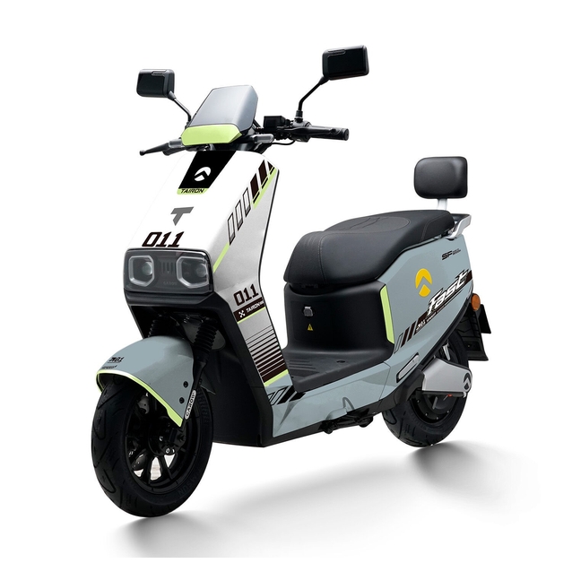 Електроскутер Tairon «FS» 667310, двигун 2000W, акумулятор 72V 48Ah літій-залізо-фосфатний, біло-сірий, колеса 12/10" фото westvelo.com