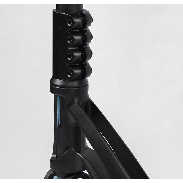 Самокат трюковий Best Scooter «FEAR» МТ-40488 чорно-блакитний, SCS-система, пеги, AL диск та дека, колеса PU Ø115mm, ширина керма - 58 см фото westvelo.com