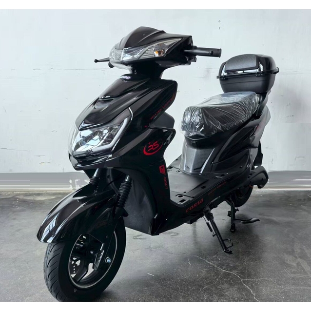 Електроскутер Corso «ATMOS» TS-513620 , двигун 2000W, акумулятор  72V 35Ah графеновий, чорний, колеса 10" + 1 ящик. акум фото westvelo.com