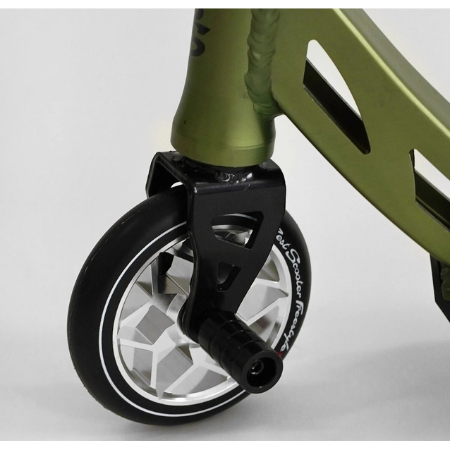 Самокат трюковий Best Scooter «FREESTYLE» N-56307 чорно-оливковий, HIC-система, пеги, AL диск та дека, колеса PU Ø120mm, ширина керма - 58 см фото westvelo.com