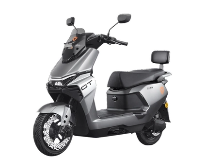 Електроскутер Yadea «GS70» 8607, двигун 2900W, акумулятор 72V 23Ah графеновий, срібний, колеса 12"
