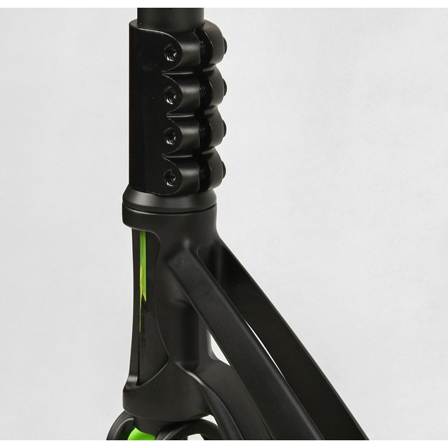 Самокат трюковий Best Scooter «FEAR» МТ-60611 чорно-салатовий, SCS-система, пеги, AL диск та дека, колеса PU Ø115mm, ширина керма - 58 см фото westvelo.com