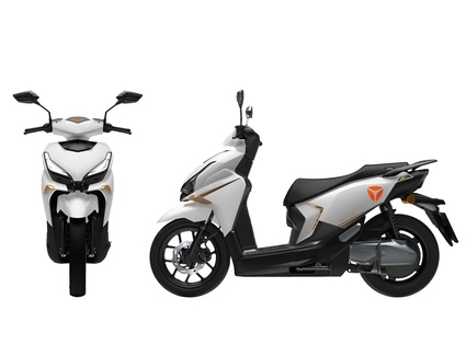 Електроскутер Yadea «VELAX» 06127, двигун 2000W, акумулятор 72V 30Ah літій-залізо-фосфатний, білий, колеса 14"