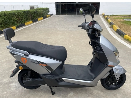 Електроскутер Yadea «GT25» 077, двигун 1400W, акумулятор 72V 23Ah графеновий, сірий, колеса 10"