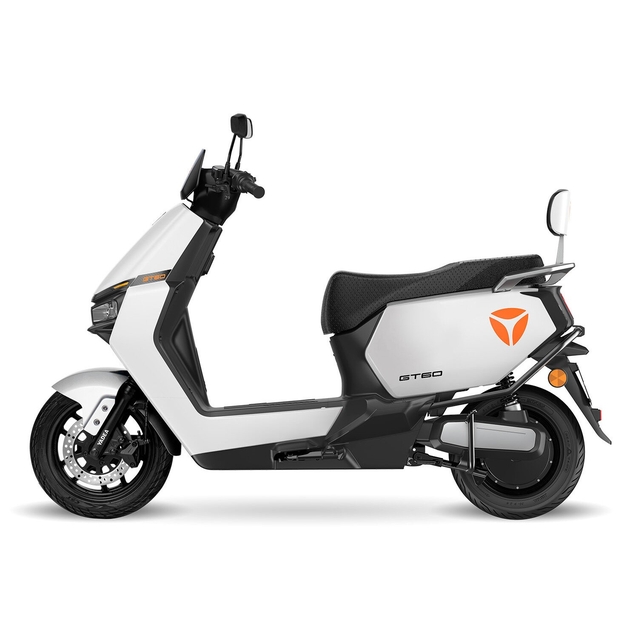 Електроскутер Yadea «GT60» 255, двигун 2400W, акумулятор 72V 38Ah графеновий, білий, колеса 12/10" фото westvelo.com