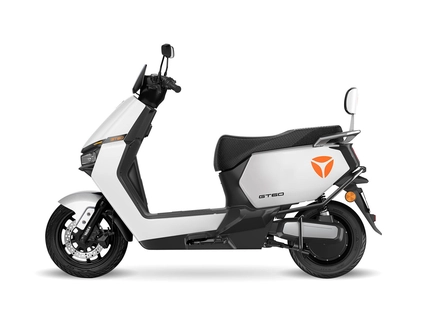 Електроскутер Yadea «GT60» 255, двигун 2400W, акумулятор 72V 38Ah графеновий, білий, колеса 12/10"