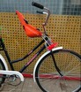 Крісло дитяче, пластик, на стакан руля, з спинкою + підніжки, сіре фото westvelo.com