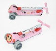 Самокат дитячий 3-х колісний, Skyper JW-62180 рожевий, зі світлом, українське озвучування, складне кермо, музика та підсвічування платформи фото westvelo.com