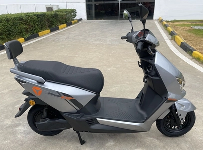 Електроскутер Yadea «GT25» 077, двигун 1400W, акумулятор 72V 23Ah графеновий, сірий, колеса 10"