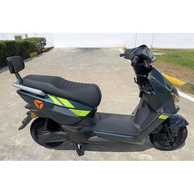 Електроскутер Yadea «GT25» 065, двигун 1400W, акумулятор 72V 23Ah графеновий, смарагдовий, колеса 10" фото westvelo.com