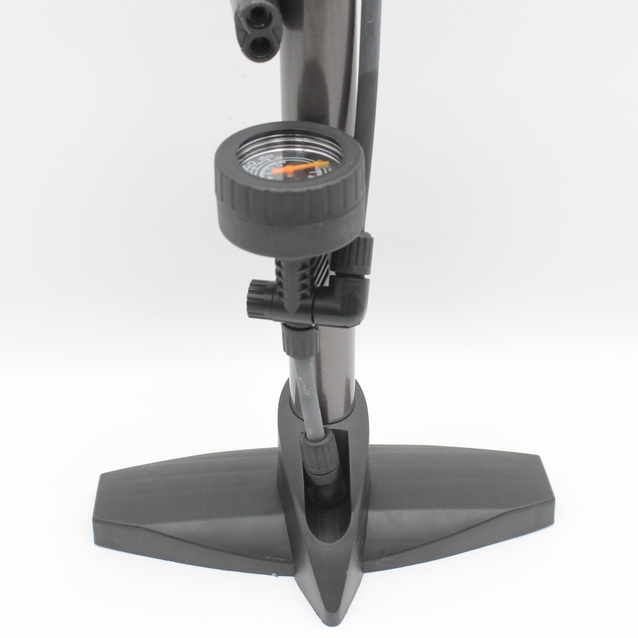 Насос авто з манометром CROSSER 3261 сталевий сірий, 2-ний наконечник (AV/FV) фото westvelo.com