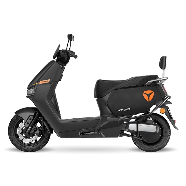 Електроскутер Yadea «GT60» 139, двигун 2400W, акумулятор 72V 38Ah графеновий, чорний, колеса 12/10" фото westvelo.com