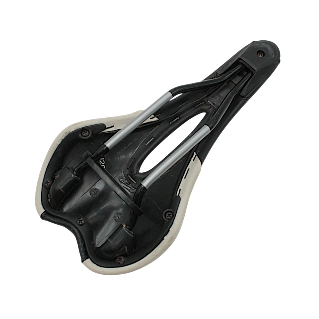 Сідло мтв BBB BCD (51-J) (з отвором) (250х130мм) чорно-біле фото westvelo.com